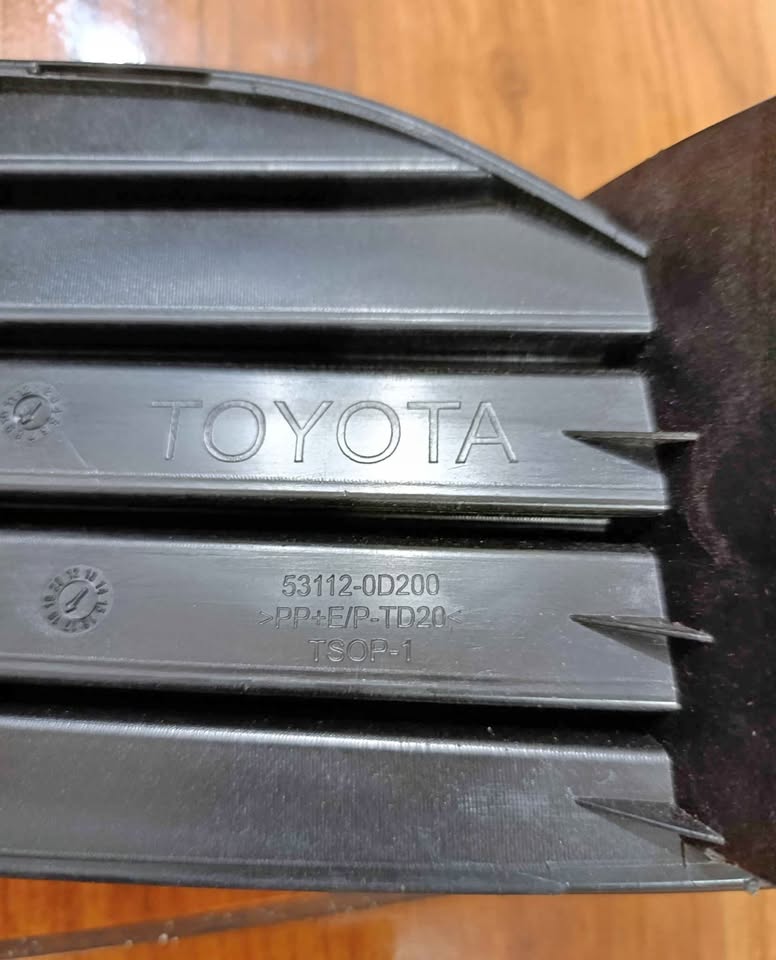 REJILLA INFERIOR DE PARACHOQUE DELANTERO TOYOTA ETIOS